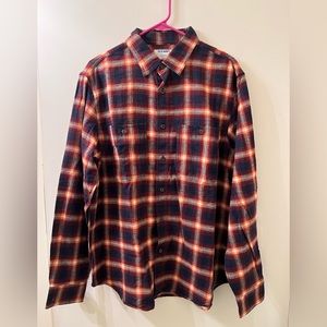 Mens Old Navy plaid button down flannel shirt